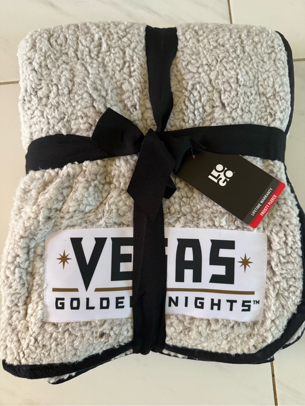 Vegas Golden Knights Frosty Fleece Sherpa Blanket Cream/Black NWT